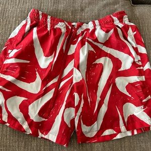 Nike Sportswear Sport Essentials
Men's Woven Lined Flow Shorts
Above the knee